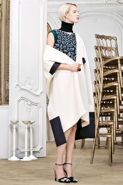 Look 16